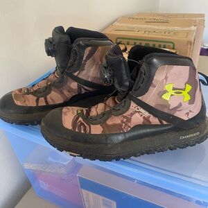 UA Fat Tire GORE-TEX Men's Hiking Boots. Size 11.5. Great condition!